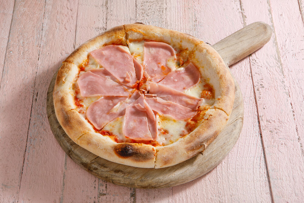 Mini pizza with ham
