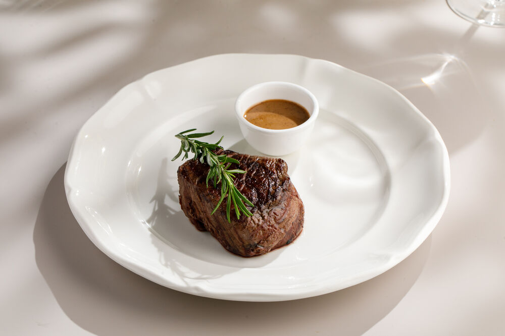 Стейк из вырезки на гриле