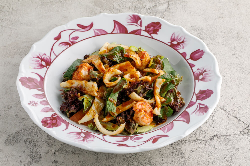 Asian style salad with seafood