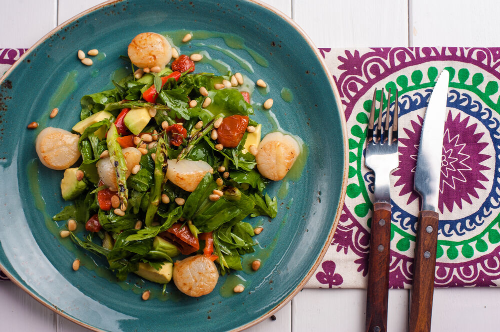 Salad with scallops