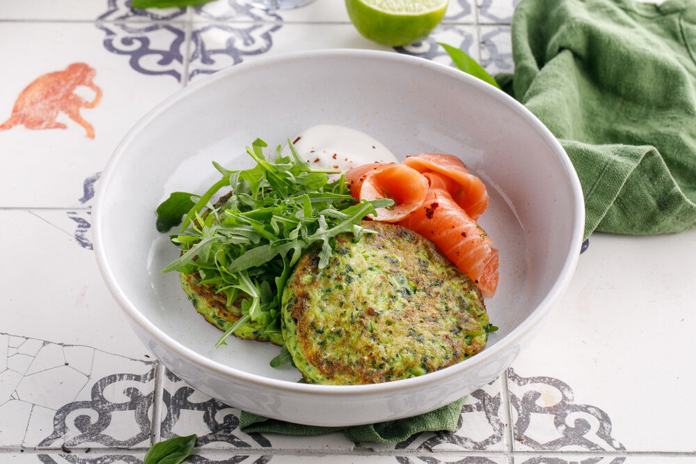  Zucchini and spinach fritters with sour cream