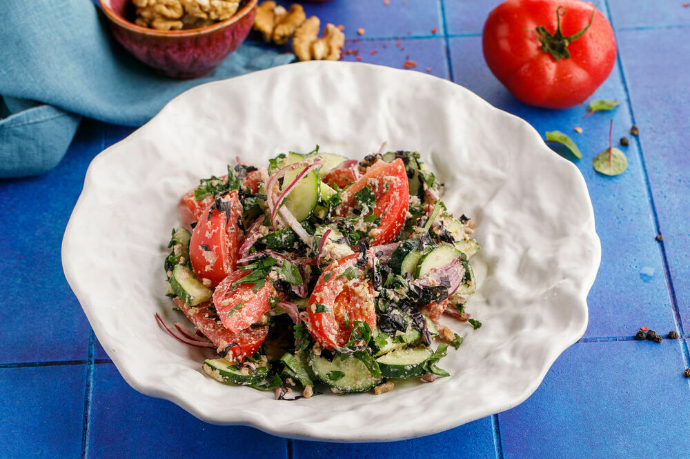 Georgian vegetable salad with nuts