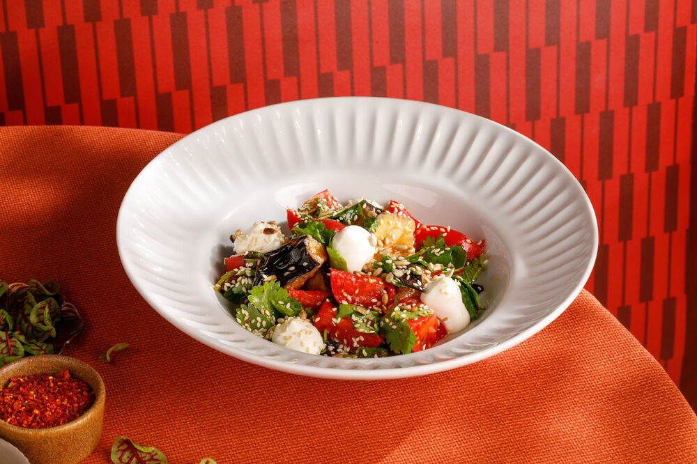 Салат с хрустящими баклажанами