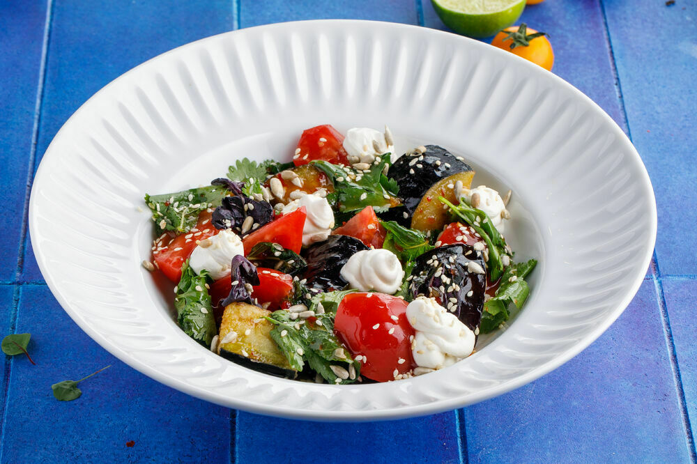 Salad with crispy eggplants