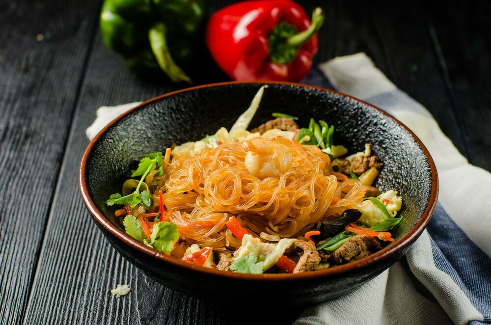 Pad Thai rice noodles with beef and shrimps