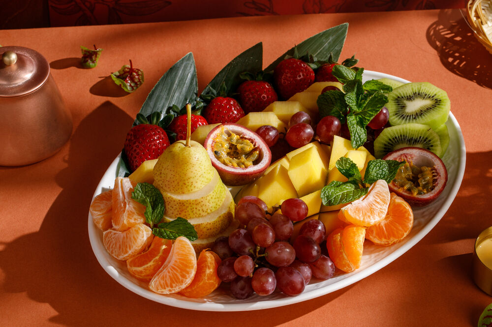 Assorted seasonal fruits 1kg