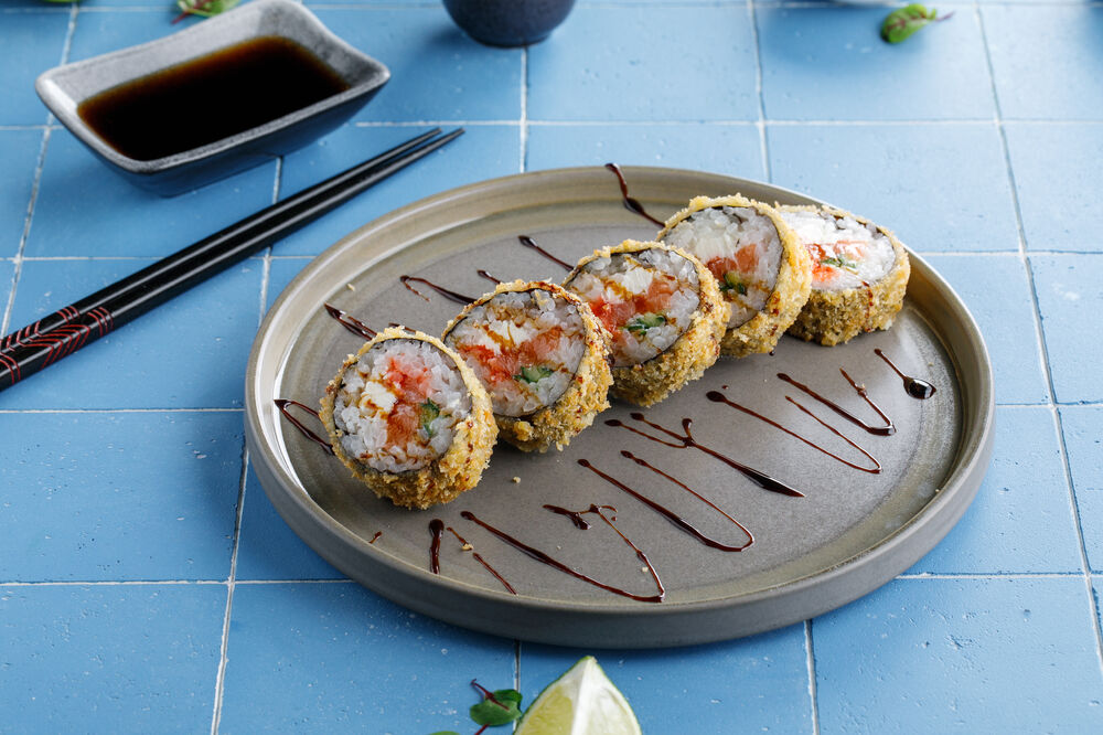 Roll tempura with salmon