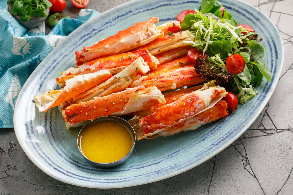 Baked king crab phalanges with sauce 2 pcs