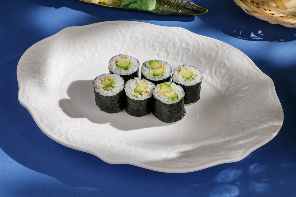 Roll with avocado