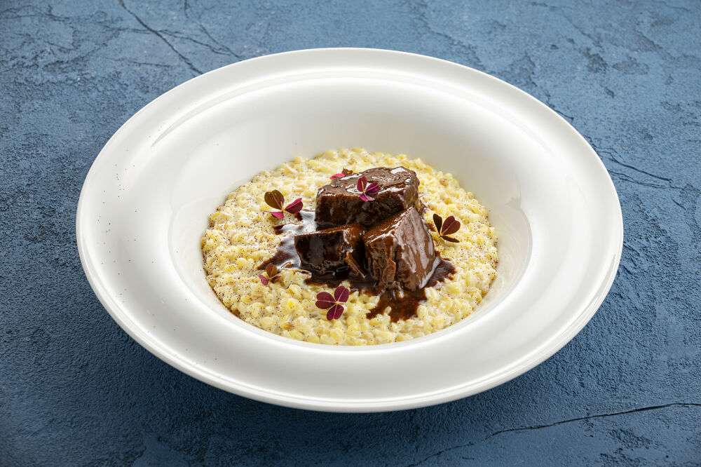 Veal cheeks stewed with bulgur