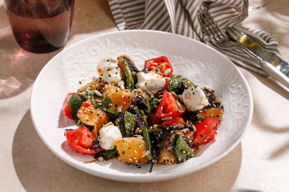 Salad with crispy eggplant