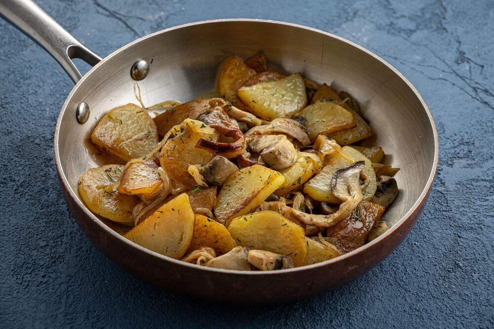 Fried potatoes with seasonal mushrooms