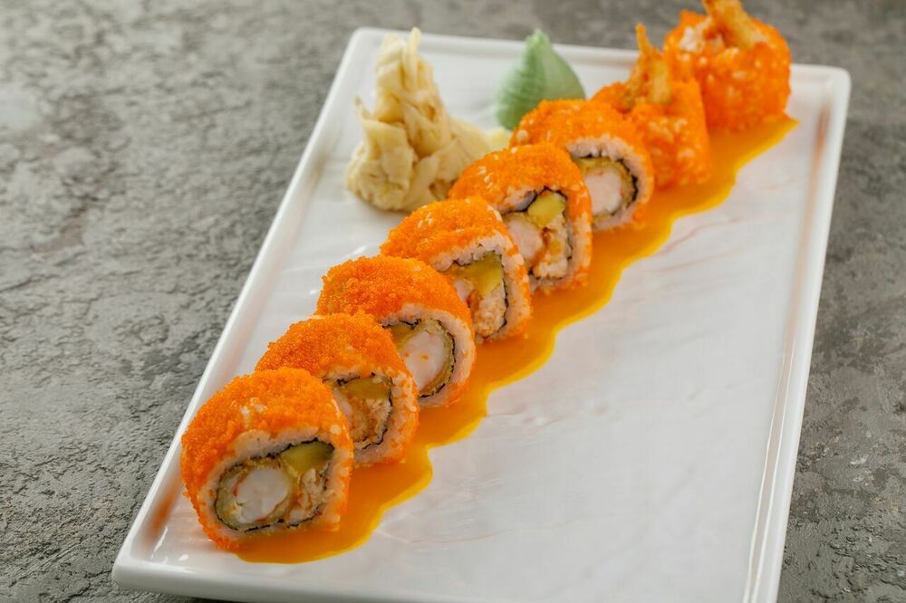 Roll with tempura shrimp, spicy crab and mango