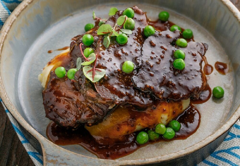 Veal cheeks with mashed potatoes