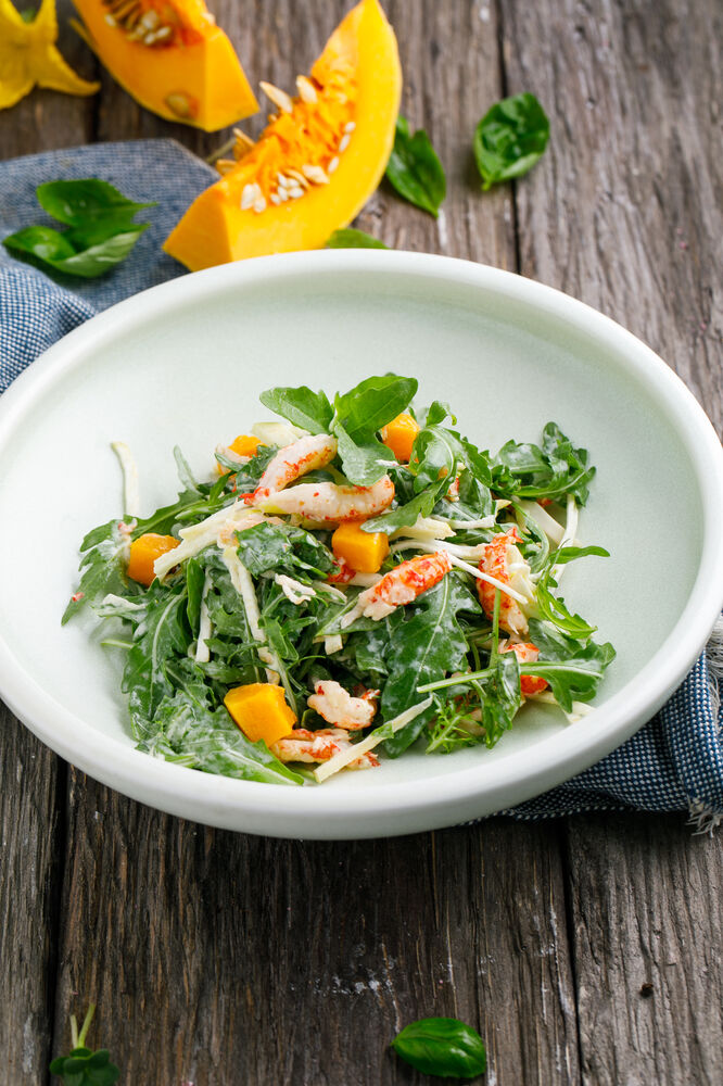 Salad with crayfish tails, arugula and pumpkin