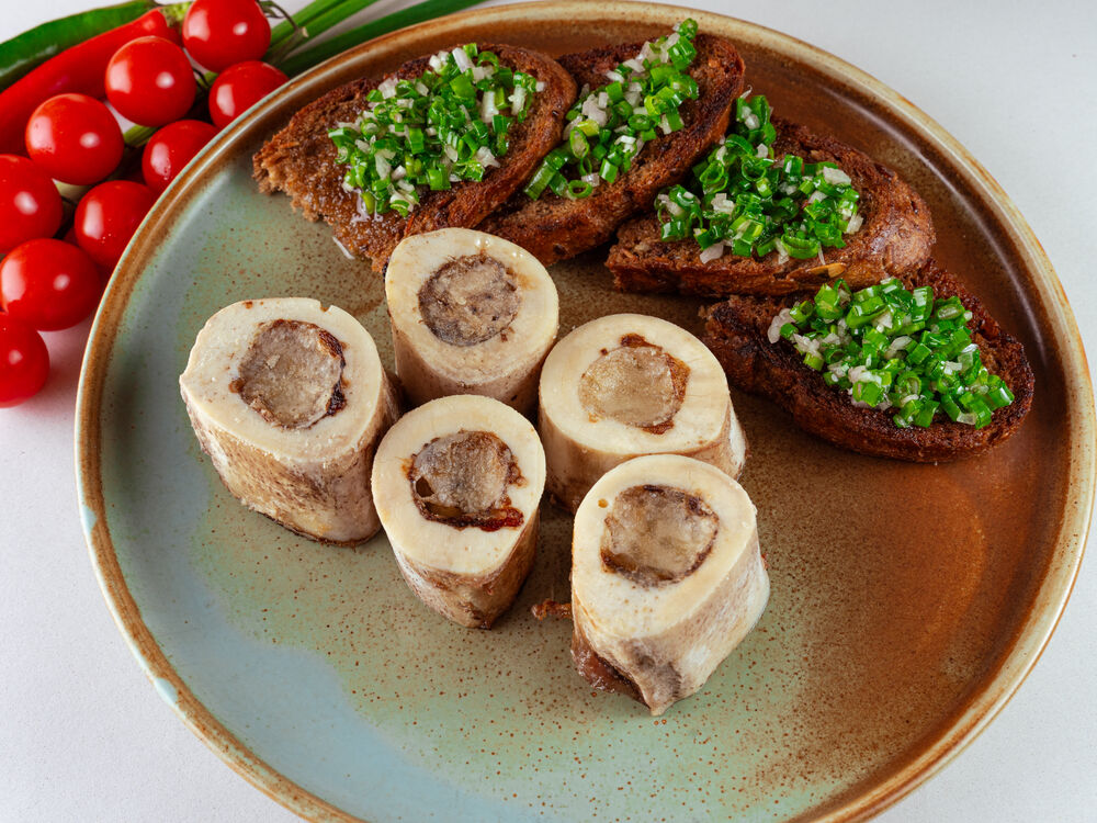 Bone marrow with green onions and bread