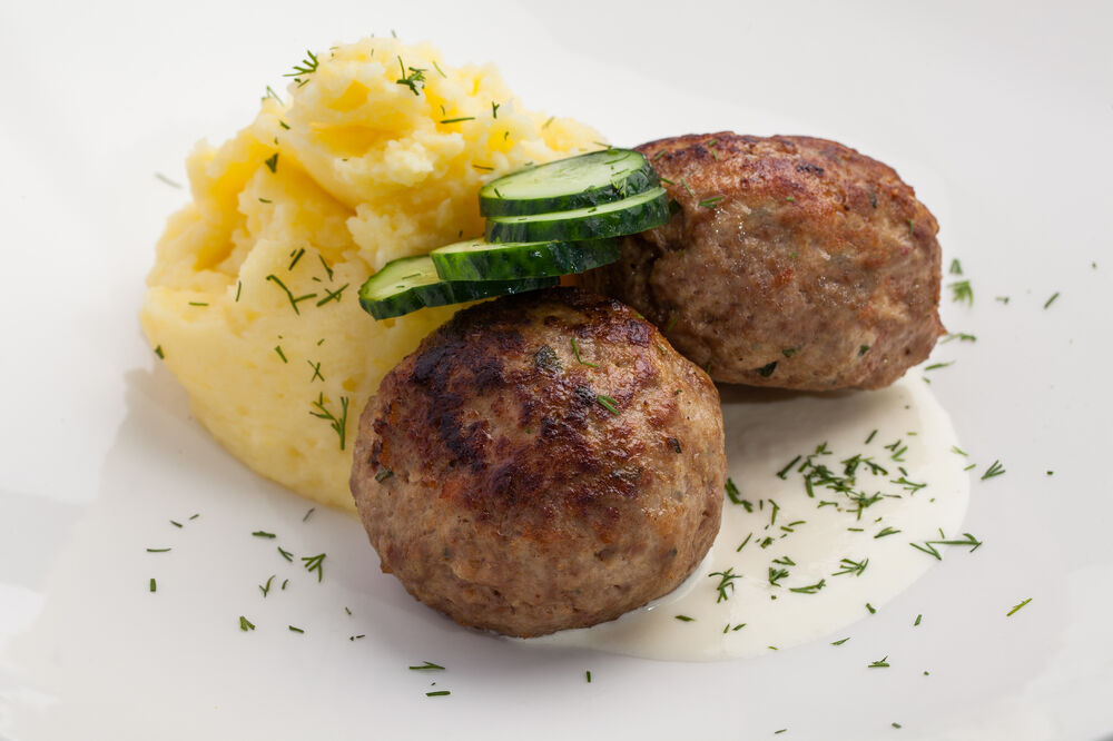 Mom's cutlets with mashed potatoes