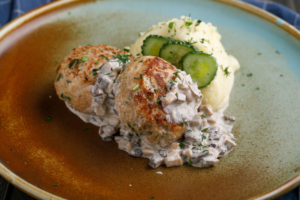 Chicken cutlets with mushroom sauce