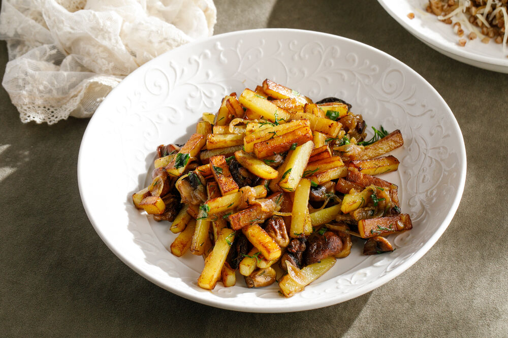 Fried potatoes with mushrooms