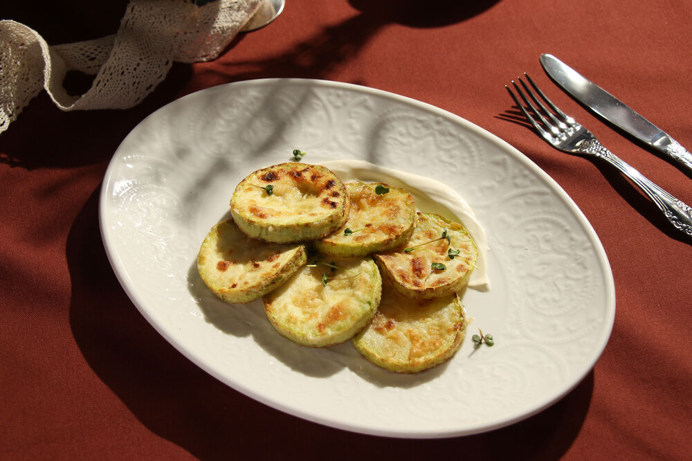 Vegetable marrow with garlic