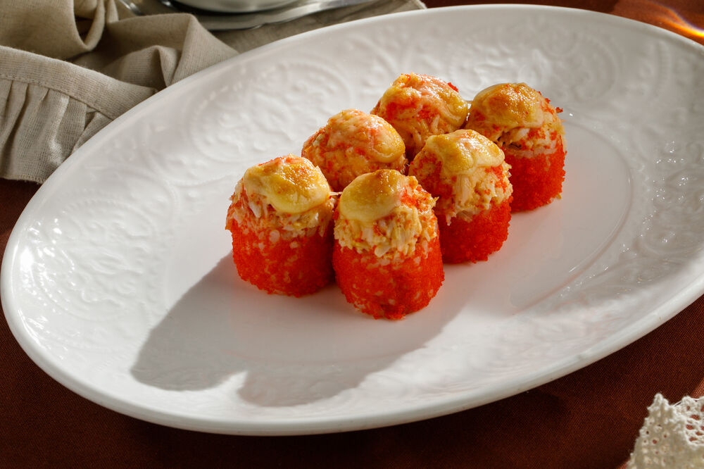 Baked roll with crab and shrimps