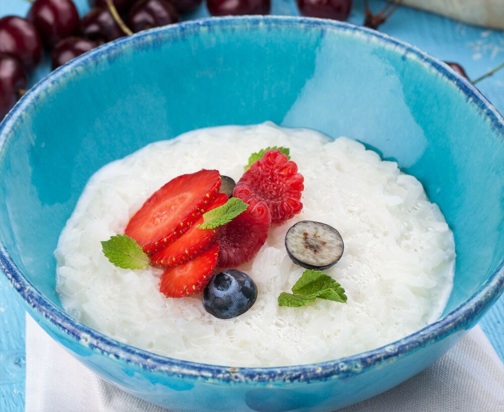 Rice porridge with fresh berries