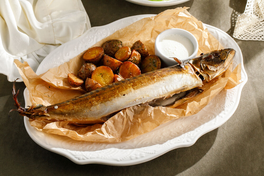 Корюшка жареная с толчёным картофелем