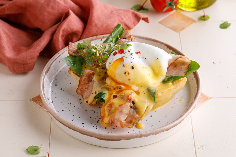 Egg Benedict with bacon