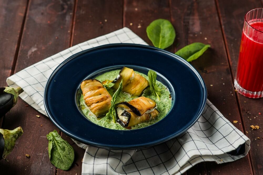 Eggplant rolls with nadugi and spinach sauce