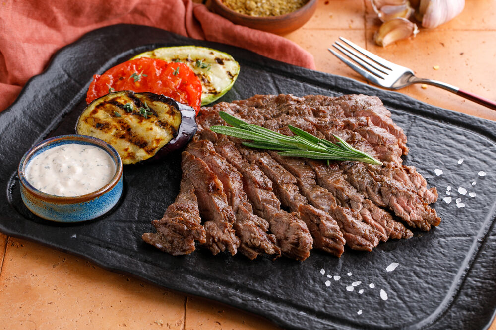 Machete steak with grilled vegetables
