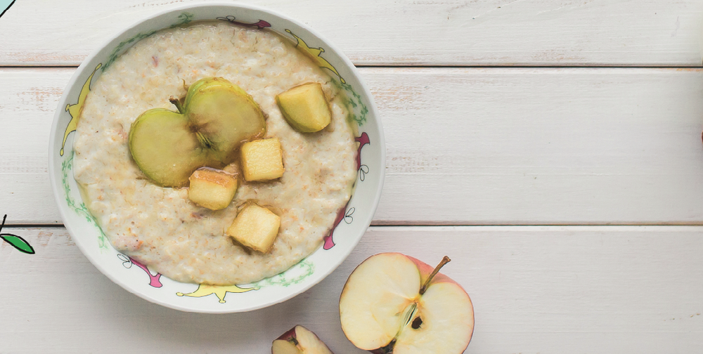 Oat porridge with caramelized apple and milk (on Your choice)