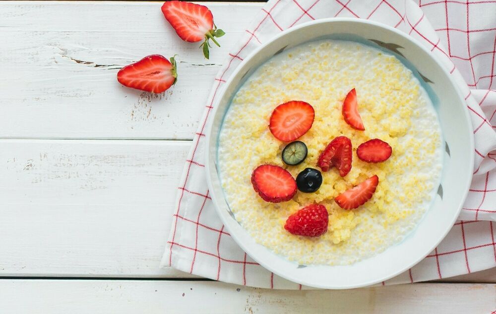 Millet porridge with berries and milk