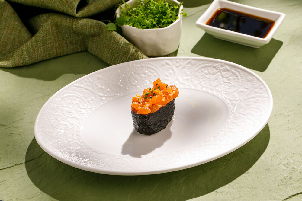 Salmon spicy sushi