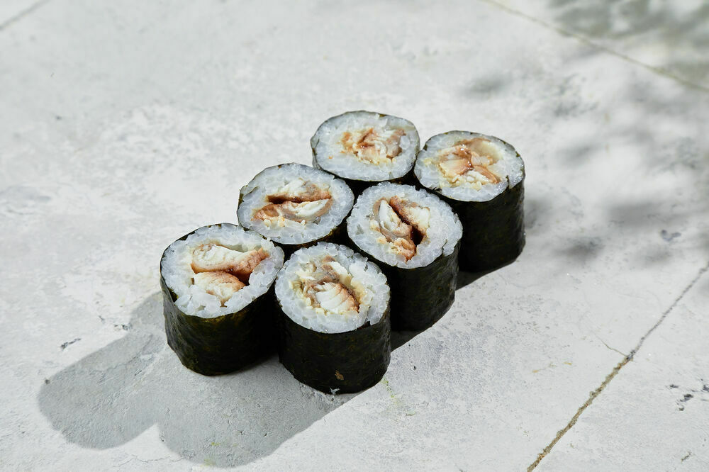 Roll with eel