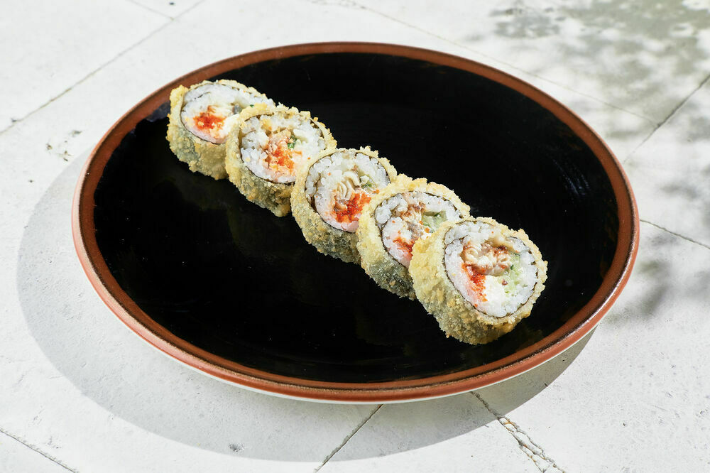 Roll with eel in tempura