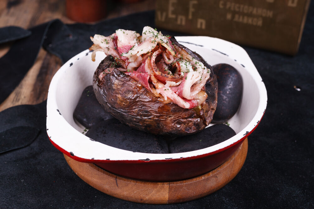 Baked potato with beef bacon