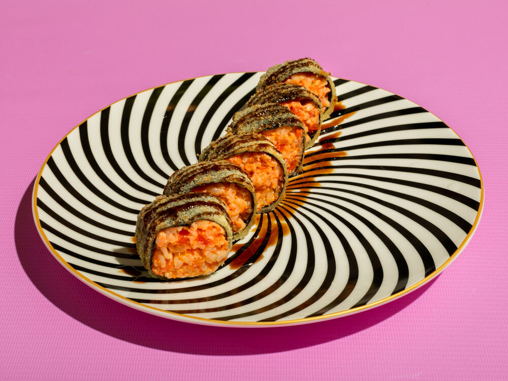 Tempura roll with smoked salmon and red caviar