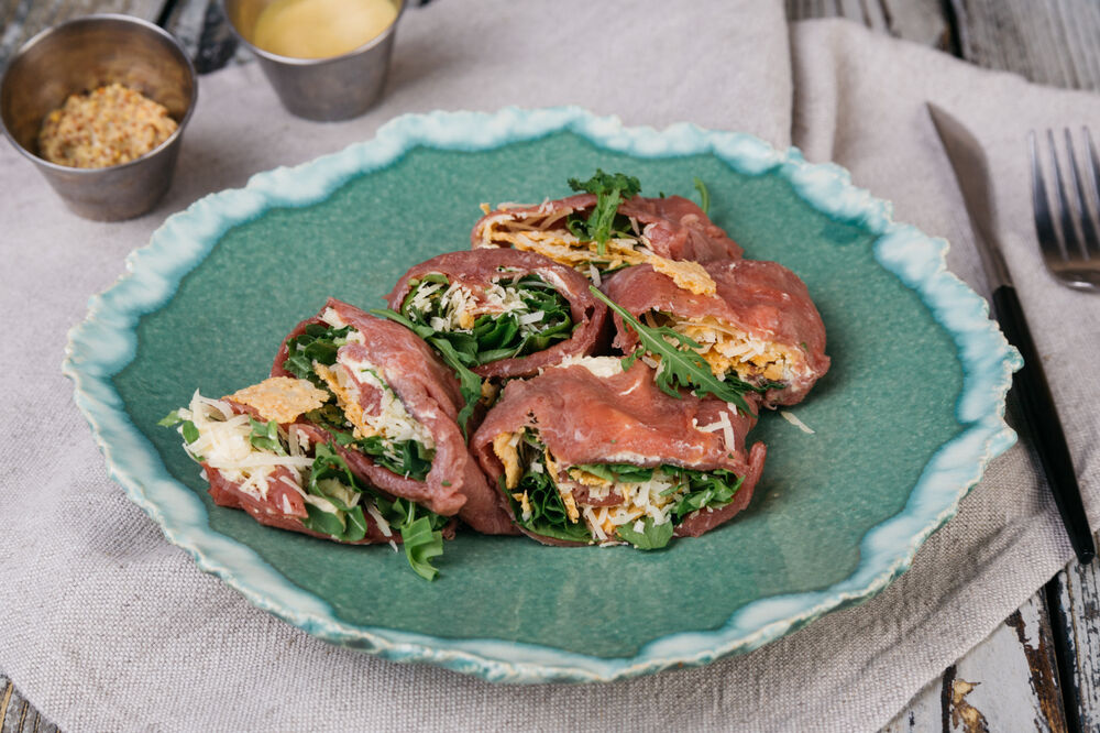 Lamb carpaccio with cheese chips