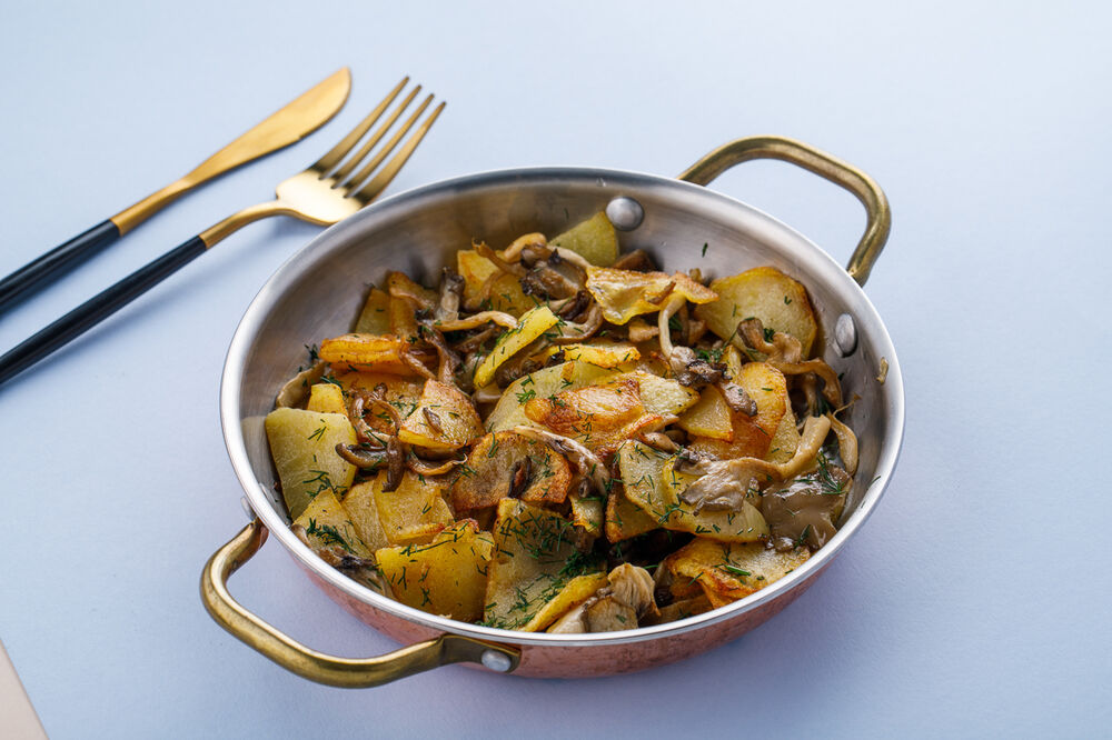Potatoes with mushrooms 