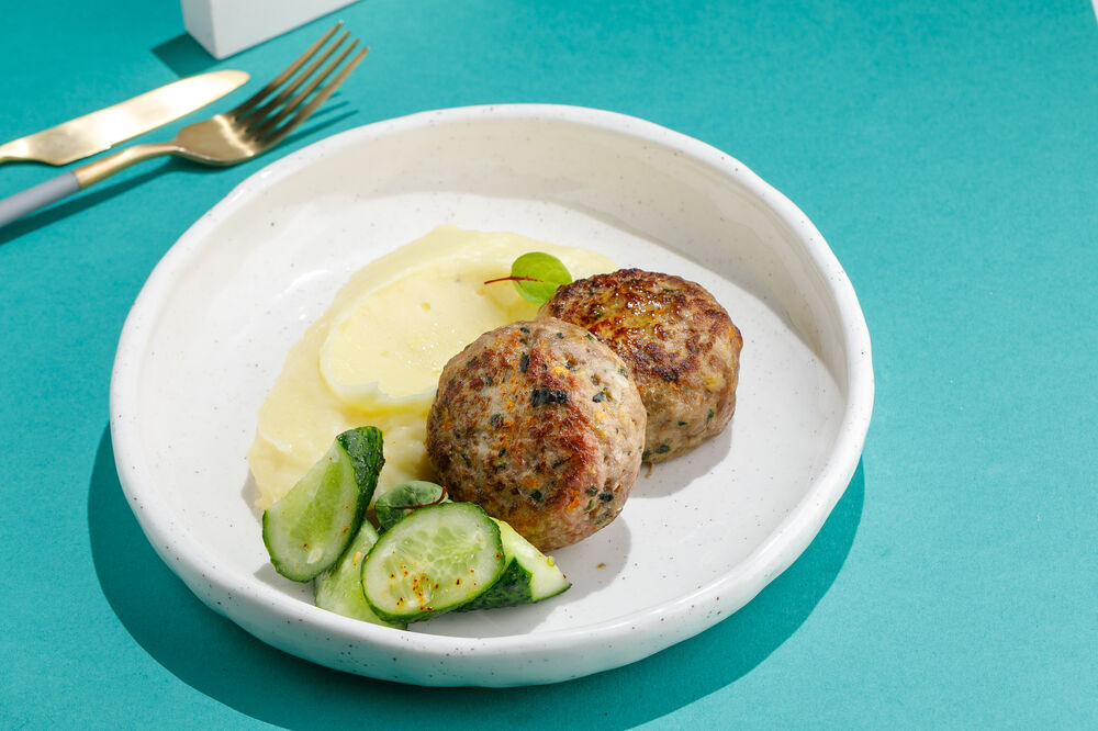 Cutlets from Petrovna with mashed potatoes