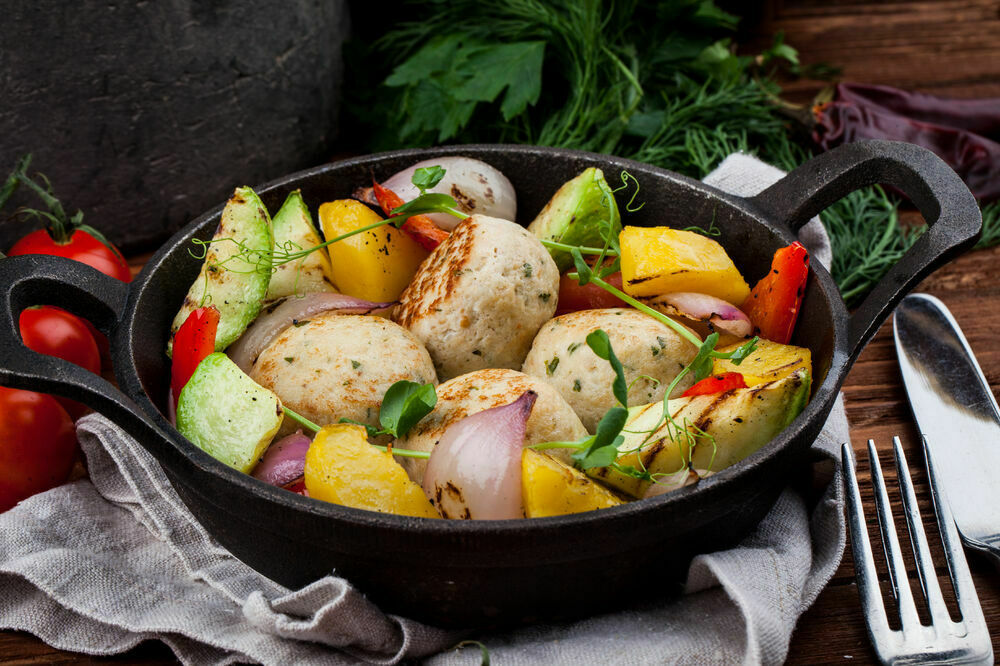 Cutlets from turkey with vegetables