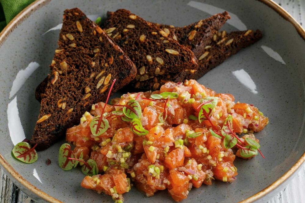 Salmon tartare