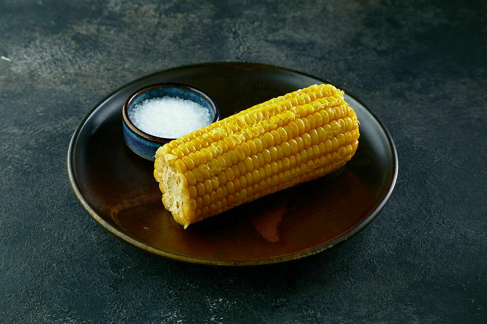 Boiled corn cob