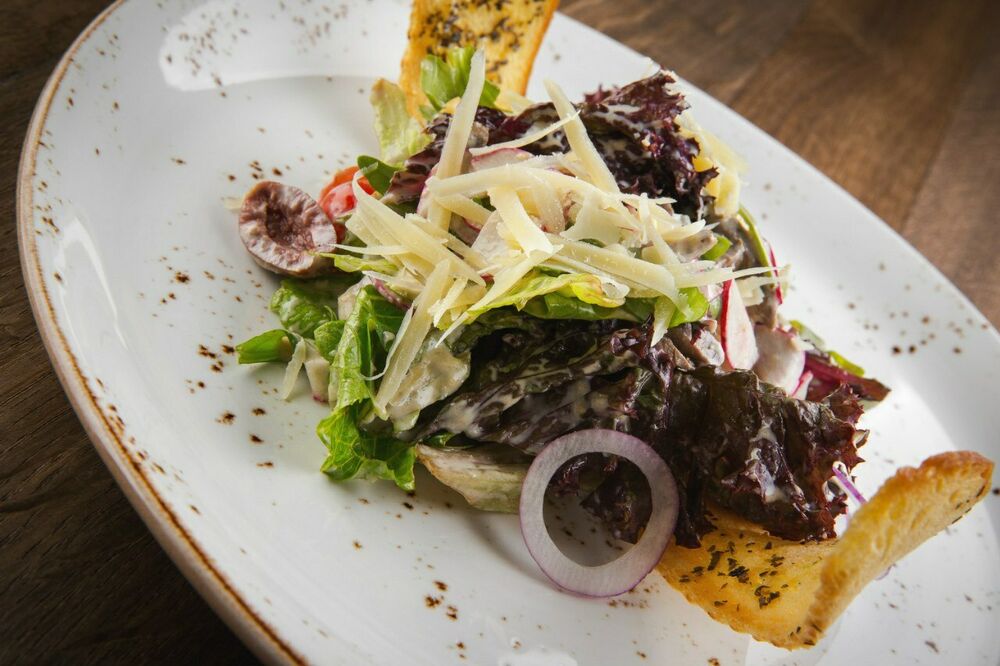 Salad with roast beef