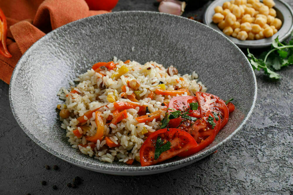 Pilaf with nukhut and prunes