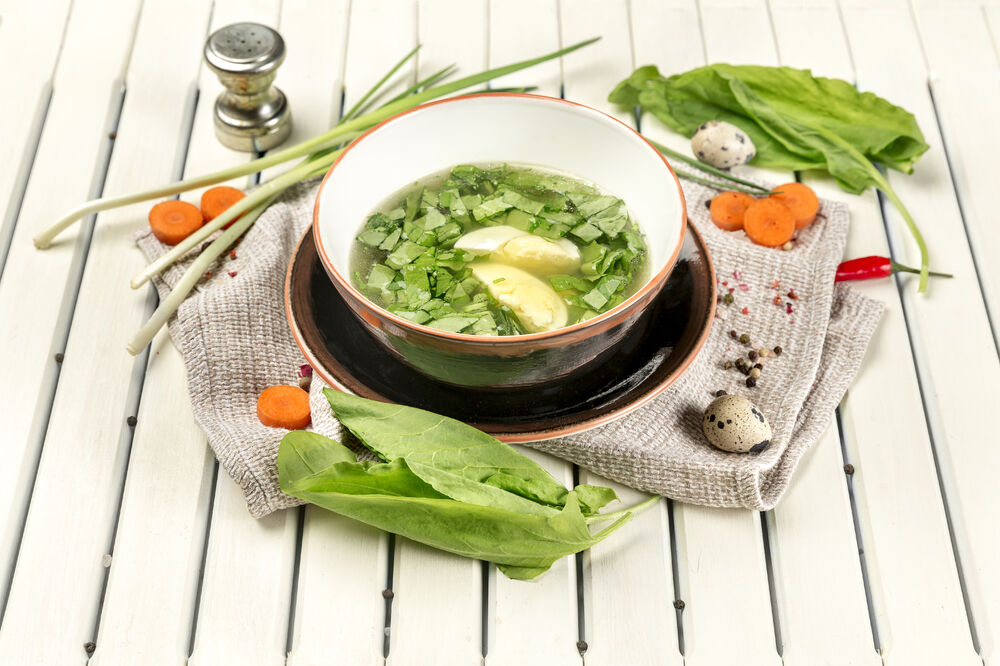 Sorrel soup with egg