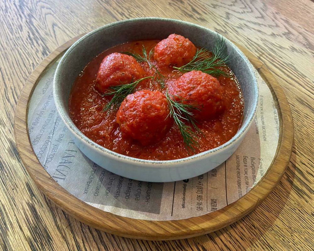 Chicken meatballs in tomato sauce 