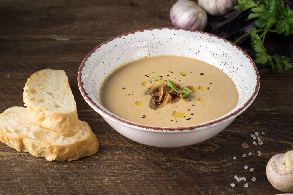Грибной крем-суп с трюфельным маслом и чиабаттой 