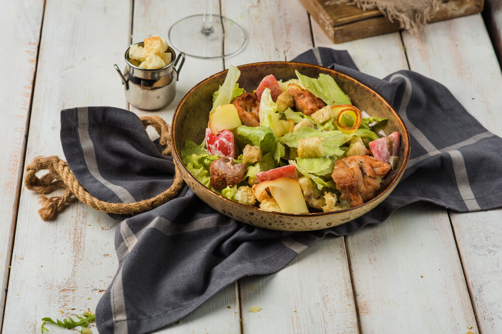 Salad with chicken and smoked cheese
