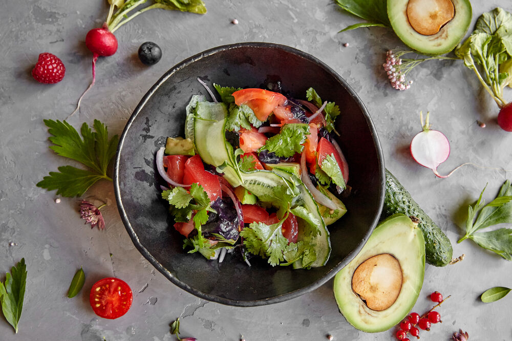 Salad with tomatoes and avocado